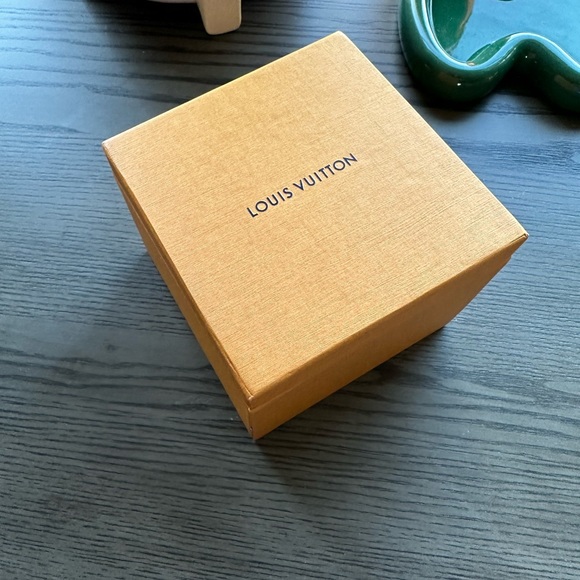 LOUIS VUITTON  Idylle Blossom Twist Bracelet, White Gold - Picture 4 of 5